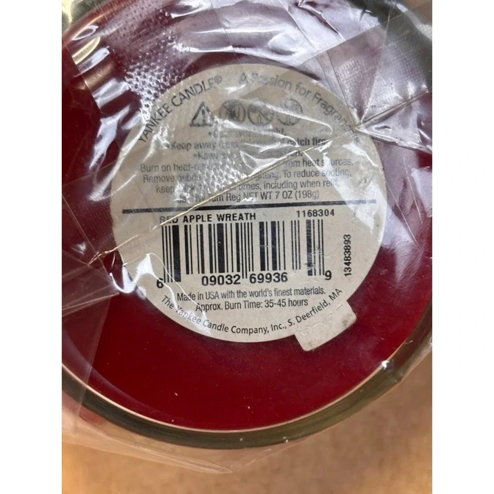 Yankee Candle Red Apple Wreath  Jar 7oz Holiday Scented Candle New